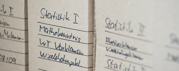 Dr. Malte Persike versucht, den Studierenden ihren Einstieg in die Psychologische Methodenlehre so leicht wie möglich zu machen. (Foto: Peter Pulkowski) Dr. Malte Persike versucht, den Studierenden ihren Einstieg in die Psychologische Methodenlehre so leicht wie möglich zu machen. (Foto: Peter Pulkowski)