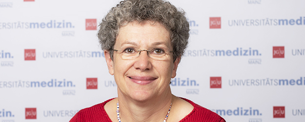 Dr. Birgit Pfeiffer übernahm als Gleichstellungsbeauftragte der Universitätsmedizin Mainz die Organisation der Faßbinder-Gastprofessur im Sommersemester 2021. (Foto: Peter Pulkowski) Dr. Birgit Pfeiffer übernahm als Gleichstellungsbeauftragte der Universitätsmedizin Mainz die Organisation der Faßbinder-Gastprofessur im Sommersemester 2021. (Foto: Peter Pulkowski)