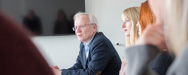 Prof. Dr. Michael Simon will durch das Projekt mit gängigen Narrationen aufräumen, wie etwa der, dass Mainz während der Proteste in einen Dornröschenschlaf fiel. (Foto: Peter Pulkowski) Prof. Dr. Michael Simon will durch das Projekt mit gängigen Narrationen aufräumen, wie etwa der, dass Mainz während der Proteste in einen Dornröschenschlaf fiel. (Foto: Peter Pulkowski)