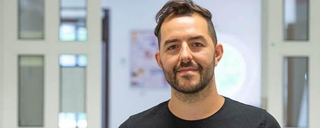 Das Spezialgebiet von Tom Simmert ist das musikalische Genre der Afrobeats. (Foto: Peter Pulkowski) Das Spezialgebiet von Tom Simmert ist das musikalische Genre der Afrobeats. (Foto: Peter Pulkowski)