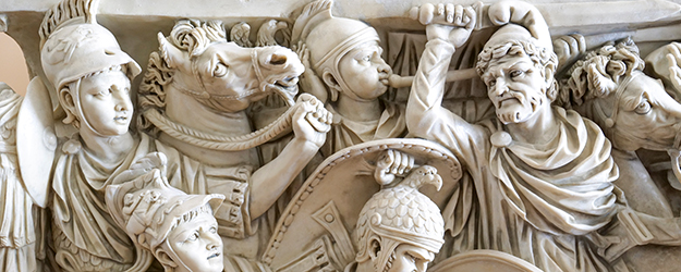 Der Originaldeckel des Großen Ludovisischen Schlachtsarkophags befindet sich im RGZM, während der dazugehörige Originalkasten in Rom zu sehen ist. (Foto: Stefan F. Sämmer) Der Originaldeckel des Großen Ludovisischen Schlachtsarkophags befindet sich im RGZM, während der dazugehörige Originalkasten in Rom zu sehen ist. (Foto: Stefan F. Sämmer)