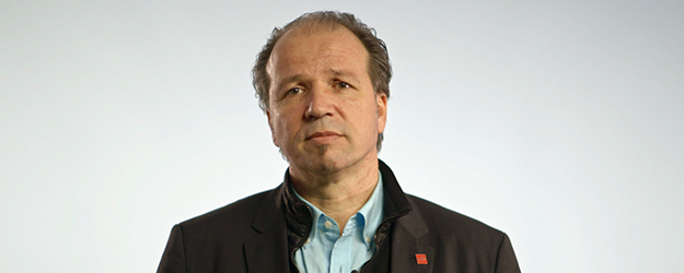 JGU-Vizepräsident Prof. Dr. Stephan Jolie rechnet damit, dass im Sommersemester 2020 Präsenzlehre kaum möglich sein wird. JGU-Vizepräsident Prof. Dr. Stephan Jolie rechnet damit, dass im Sommersemester 2020 Präsenzlehre kaum möglich sein wird.