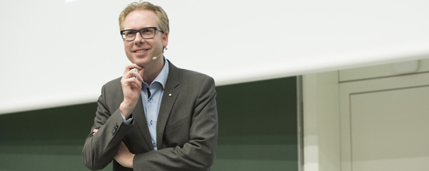 Prof. Dr. Nikolai Axmacher forscht und lehrt am Institut für Kognitive Neurowissenschaften an der Ruhr-Universität Bochum. (Foto: Peter Pulkowski) Prof. Dr. Nikolai Axmacher forscht und lehrt am Institut für Kognitive Neurowissenschaften an der Ruhr-Universität Bochum. (Foto: Peter Pulkowski)