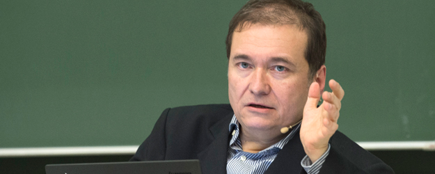 Prof. Dr. Dr. h.c. mult. Onur Güntürkün ist Professor für Biopsychologie an der Ruhr-Universität Bochum und Inhaber der 17. Johannes Gutenberg-Stiftungsprofessur. (Foto: Peter Pulkowski) Prof. Dr. Dr. h.c. mult. Onur Güntürkün ist Professor für Biopsychologie an der Ruhr-Universität Bochum und Inhaber der 17. Johannes Gutenberg-Stiftungsprofessur. (Foto: Peter Pulkowski)