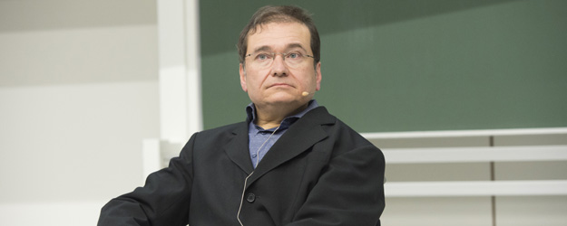 Prof. Dr. Dr. h.c. Onur Güntürkün beleuchtet in seiner Stiftungsprofessur-Vorlesungsreihe verschiedenste Aspekte von Psychologie und Gehirn. (Foto: Peter Pulkowski) Prof. Dr. Dr. h.c. Onur Güntürkün beleuchtet in seiner Stiftungsprofessur-Vorlesungsreihe verschiedenste Aspekte von Psychologie und Gehirn. (Foto: Peter Pulkowski)
