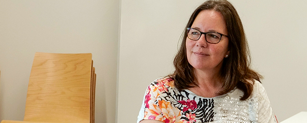 Für die Religionspädagogin Simone Becker steht die Beschäftigung mit existenziellen Fragen im Vordergrund des Weiterbildungsstudiums. (Foto: Stefan F. Sämmer) Für die Religionspädagogin Simone Becker steht die Beschäftigung mit existenziellen Fragen im Vordergrund des Weiterbildungsstudiums. (Foto: Stefan F. Sämmer)