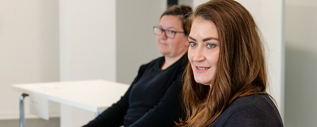 Die Architektin Melanie Neuburger hat in der Theologie ihre wahre Berufung gefunden und möchte nach Abschluss des Weiterbildungsstudiums Pfarrerin werden. (Foto: Stefan F. Sämmer) Die Architektin Melanie Neuburger hat in der Theologie ihre wahre Berufung gefunden und möchte nach Abschluss des Weiterbildungsstudiums Pfarrerin werden. (Foto: Stefan F. Sämmer)