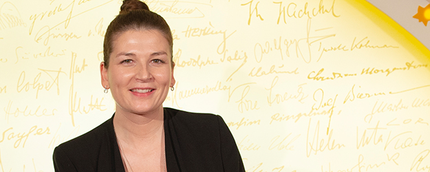 Nicole Roth studierte ab 2008 Theaterwissenschaft und Germanistik an der JGU und unterstützt Martina Habner-Keiffenheim als Verwaltungsleiterin des Kabarettarchivs. (Foto: Peter Pulkowski) Nicole Roth studierte ab 2008 Theaterwissenschaft und Germanistik an der JGU und unterstützt Martina Habner-Keiffenheim als Verwaltungsleiterin des Kabarettarchivs. (Foto: Peter Pulkowski)