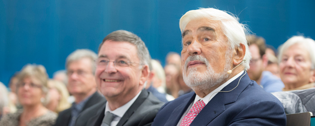 Mario Adorf kam 1950 im Alter von 20 Jahren an die Johannes Gutenberg-Universität Mainz und studierte hier vier Semester in verschiedenen Fachrichtungen. (Foto: Peter Pulkowski) Mario Adorf kam 1950 im Alter von 20 Jahren an die Johannes Gutenberg-Universität Mainz und studierte hier vier Semester in verschiedenen Fachrichtungen. (Foto: Peter Pulkowski)