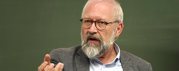 Für die präzise Klärung der Begrifflichkeiten Tyrannei und Diktatur blickt Stiftungsprofessur Herfried Münkler in die Weltgeschichte zurück. (Foto: Stefan F. Sämmer) Für die präzise Klärung der Begrifflichkeiten Tyrannei und Diktatur blickt Stiftungsprofessur Herfried Münkler in die Weltgeschichte zurück. (Foto: Stefan F. Sämmer)