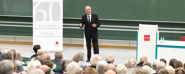 Prof. Dr. Dr. h. c. mult. Otmar Issing, ehemaliger Chefvolkswirt und einstiges Direktoriumsmitglied der Europäischen Zentralbank, ist schon viel herumgekommen. (Foto: Peter Pulkowski) Prof. Dr. Dr. h. c. mult. Otmar Issing, ehemaliger Chefvolkswirt und einstiges Direktoriumsmitglied der Europäischen Zentralbank, ist schon viel herumgekommen. (Foto: Peter Pulkowski)
