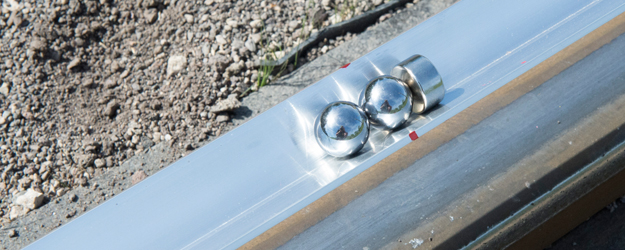 Im Juni 2017 stellten die Mainzer Physiker einen Guinness-Weltrekord auf: mit dem längsten magnetischen Kugelbeschleuniger der Welt. (Foto: Peter Pulkowski) Im Juni 2017 stellten die Mainzer Physiker einen Guinness-Weltrekord auf: mit dem längsten magnetischen Kugelbeschleuniger der Welt. (Foto: Peter Pulkowski)