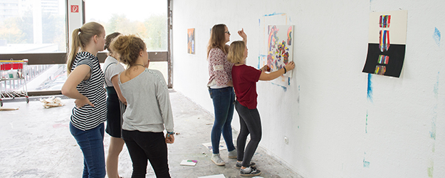 Bei den jährlich stattfindenden Workshops im Frühjahr und im Herbst können Schülerinnen und Schüler die künstlerische Praxis der Kunsthochschule kennenlernen. (Foto: Peter Pulkowski)