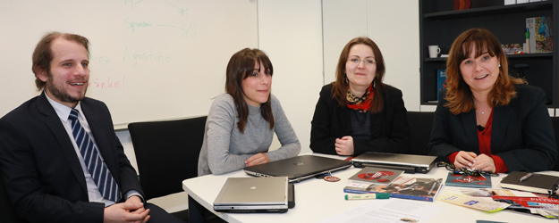 (v.l.) Sascha Fränkel, Romina Agostino, Dr. Dorota Piestrak-Demirezen und Silke Dosch-Reuting (Foto: Bernd Eßling) (v.l.) Sascha Fränkel, Romina Agostino, Dr. Dorota Piestrak-Demirezen und Silke Dosch-Reuting (Foto: Bernd Eßling)