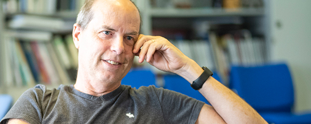 Prof. Dr. Ari Waisman zählt zu den weltweit führenden MS-Forschern. Gerade erst hat er für ein aktuelles Forschungsvorhaben rund 500.000 Euro von der National Multiple Sclerosis Society erhalten. (Foto: Stefan F. Sämmer) Prof. Dr. Ari Waisman zählt zu den weltweit führenden MS-Forschern. Gerade erst hat er für ein aktuelles Forschungsvorhaben rund 500.000 Euro von der National Multiple Sclerosis Society erhalten. (Foto: Stefan F. Sämmer)