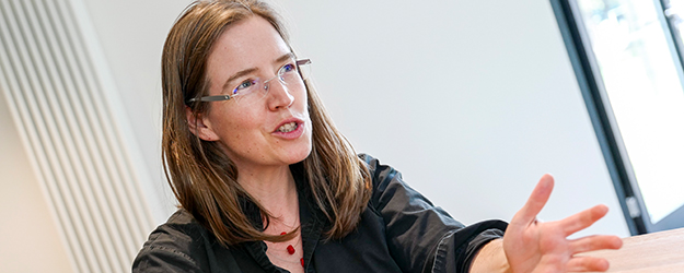 Für ihr Forschungsprojekt 'Europäische Reiseberichte im Kontext' ist es Dr. Sandra Vlasta gelungen, ein Marie-Skłodowska-Curie-Fellowship einzuwerben. (Foto: Stefan F. Sämmer) Für ihr Forschungsprojekt 'Europäische Reiseberichte im Kontext' ist es Dr. Sandra Vlasta gelungen, ein Marie-Skłodowska-Curie-Fellowship einzuwerben. (Foto: Stefan F. Sämmer)