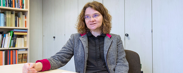 Der neuen GNK-Direktorin Prof. Dr. Tanja Pommerening ist es ein besonderes Anliegen, die verschiedenen Wissenschaftskulturen enger zusammenzubringen. (Foto: Peter Pulkowski) Der neuen GNK-Direktorin Prof. Dr. Tanja Pommerening ist es ein besonderes Anliegen, die verschiedenen Wissenschaftskulturen enger zusammenzubringen. (Foto: Peter Pulkowski)