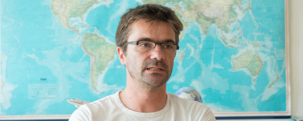 Prof. Dr. Peter Hoor leitet die Arbeitsgruppe 'Flugzeugmessungen und Transportprozesse' am Institut für Physik der Atmosphäre der JGU. (Foto: Peter Pulkowski) Prof. Dr. Peter Hoor leitet die Arbeitsgruppe 'Flugzeugmessungen und Transportprozesse' am Institut für Physik der Atmosphäre der JGU. (Foto: Peter Pulkowski)