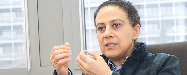 Prof. Dr. Atoosa Meseck beschäftigt sich insbesondere mit neuen Konzepten für Teilchenbeschleuniger. (Foto: Peter Pulkowski) Prof. Dr. Atoosa Meseck beschäftigt sich insbesondere mit neuen Konzepten für Teilchenbeschleuniger. (Foto: Peter Pulkowski)