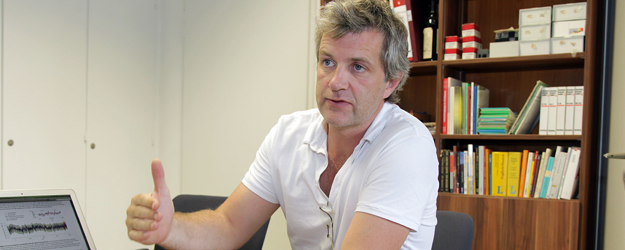 Prof. Dr. Jan Esper beschäftigt sich zur Zeit unter anderem mit dem Einfluss von Vulkanausbrüchen auf das Klima. (Foto: Stefan F. Sämmer) Prof. Dr. Jan Esper beschäftigt sich zur Zeit unter anderem mit dem Einfluss von Vulkanausbrüchen auf das Klima. (Foto: Stefan F. Sämmer)