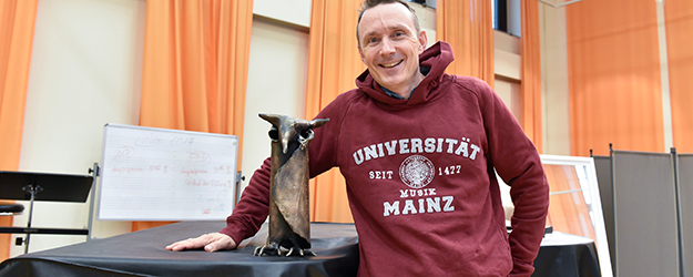 Als Stadtmusiker möchte Prof. Felix Koch insbesondere auf die Rolle von Berufsmusikerinnen und Berufsmusikern sowie deren Stand in der Gesellschaft aufmerksam machen. (Foto: Peter Pulkowski) Als Stadtmusiker möchte Prof. Felix Koch insbesondere auf die Rolle von Berufsmusikerinnen und Berufsmusikern sowie deren Stand in der Gesellschaft aufmerksam machen. (Foto: Peter Pulkowski)