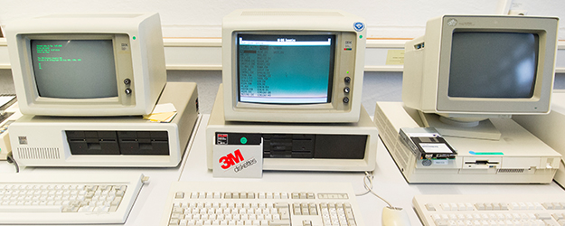Die Geräte in der Computersammlung sind meist in betriebsbereitem Zustand – und was nicht mehr funktioniert, wird wieder zum Laufen gebracht. (Foto: Peter Pulkowski) Die Geräte in der Computersammlung sind meist in betriebsbereitem Zustand – und was nicht mehr funktioniert, wird wieder zum Laufen gebracht. (Foto: Peter Pulkowski)