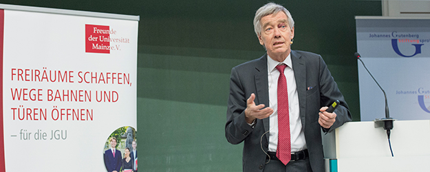 In seiner ersten Vorlesung sprach der Zellphysiologe Prof. Dr. Dr. Dr. med. habil. Hanns Hatt über 'Wunderwerk Nase: Wie wir riechen, was wir riechen.' (Foto: Peter Pulkowski) In seiner ersten Vorlesung sprach der Zellphysiologe Prof. Dr. Dr. Dr. med. habil. Hanns Hatt über 'Wunderwerk Nase: Wie wir riechen, was wir riechen.' (Foto: Peter Pulkowski)
