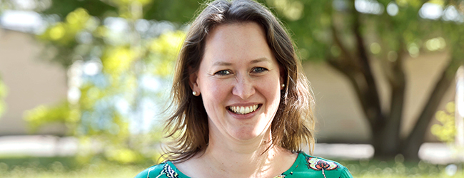 Lehrerin Anne Göttel nahm bereits an einigen Kursen des ZWW teil und wirkte am Aufbau einer DaZ-Abteilung an einer Schule mit. (Foto: Stefan F. Sämmer) Lehrerin Anne Göttel nahm bereits an einigen Kursen des ZWW teil und wirkte am Aufbau einer DaZ-Abteilung an einer Schule mit. (Foto: Stefan F. Sämmer)