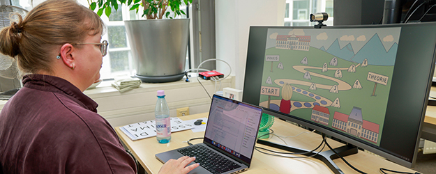 Die Projektgruppe hat ein vielgestaltiges Kompendium rund um die Pflege in der Onkologie geschaffen, eine Fülle an Formaten und Materialien steht für zur Verfügung. (Foto: Stefan F. Sämmer) Die Projektgruppe hat ein vielgestaltiges Kompendium rund um die Pflege in der Onkologie geschaffen, eine Fülle an Formaten und Materialien steht für zur Verfügung. (Foto: Stefan F. Sämmer)