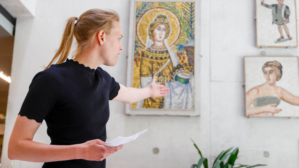 Bild in Originalgröße ansehen In Seminaren und Workshops für Studierende vermitteln Sophia Renz und das Team des DigiCurate-Lab Wissen rund um digitales Kuratieren in den Kunst- und Kulturwissenschaften. (Foto: Stefan F. Sämmer)