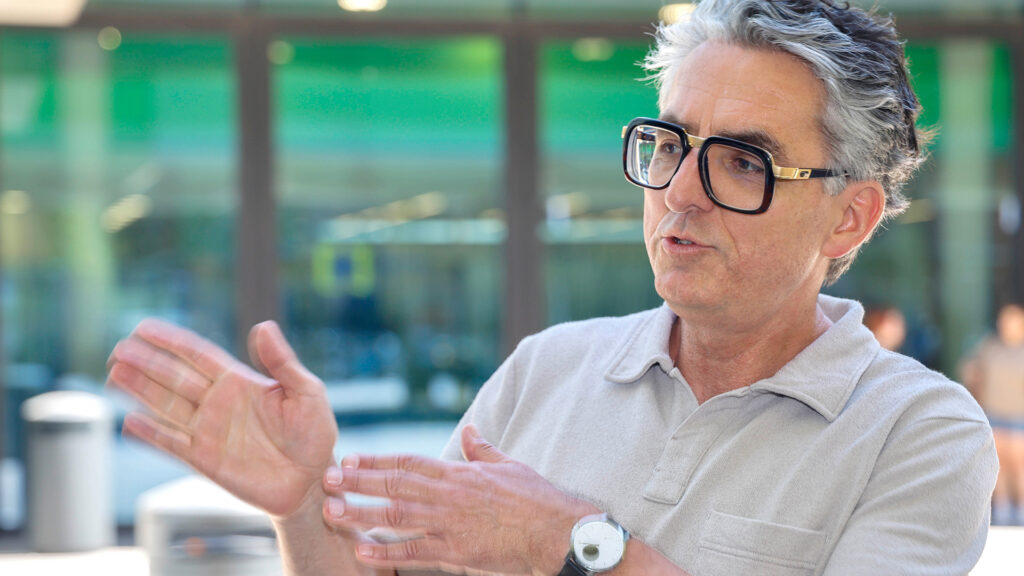 Bild in Originalgröße ansehen Dr. Oliver Eberlen und das REMIX-Team der Universitätsbibliothek Mainz haben die technische Umsetzung des Projekts "Kunst in Kürze" unterstützt. (Foto: Stefan F. Sämmer)
