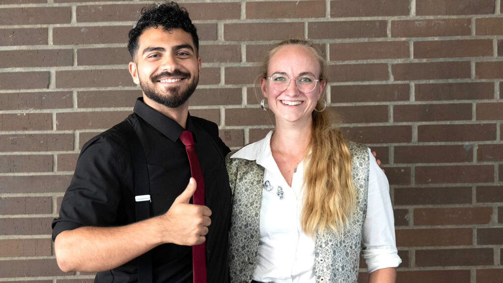 Bild in Originalgröße ansehen Lea Steinmetz und Khaled Salloum haben sich den Herausforderungen der Schreibakademie gestellt und nehmen viele positive Erfahrungen und neue Freundschaften mit. (Foto: Peter Pulkowski)