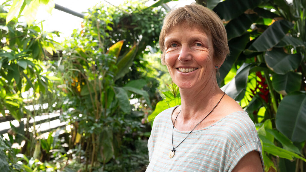 Bild in Originalgröße ansehen Dr. Ute Becker leitet die Grüne Schule mit Kursangeboten für Kinder und Jugendliche sowie im Bereich Erwachsenenbildung. (Foto: Peter Thomas)