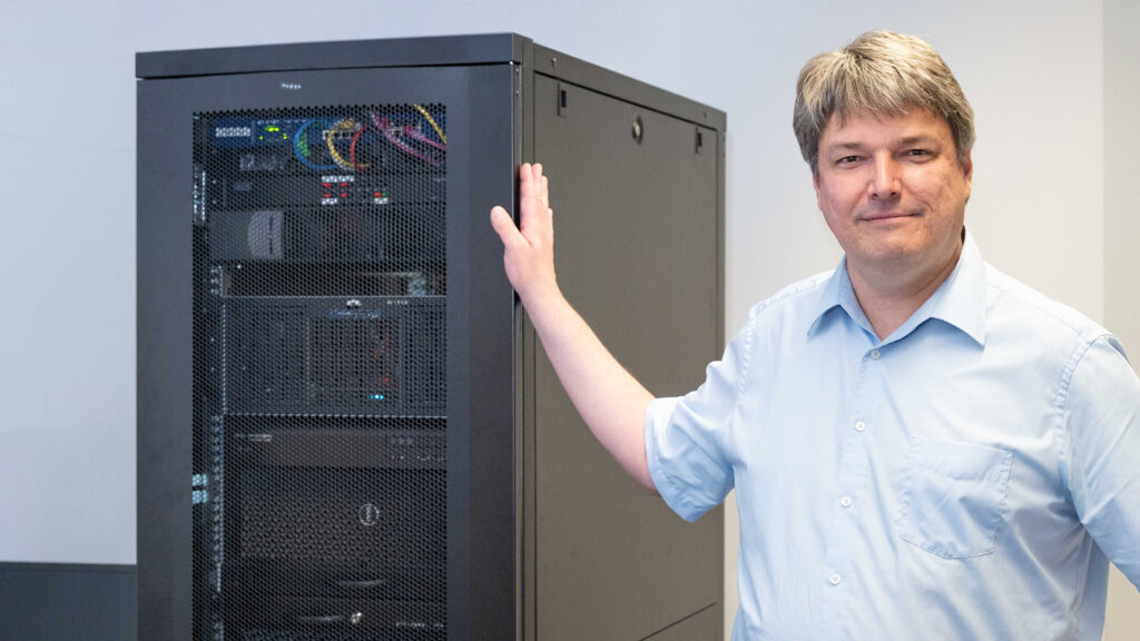 Bild in Originalgröße ansehen Prof. Dr. Stefan Kramer wechselte im Jahr 2011 von der Technischen Universität München auf eine Professur für Data Mining am Institut für Informatik der JGU. (Foto: Peter Thomas)