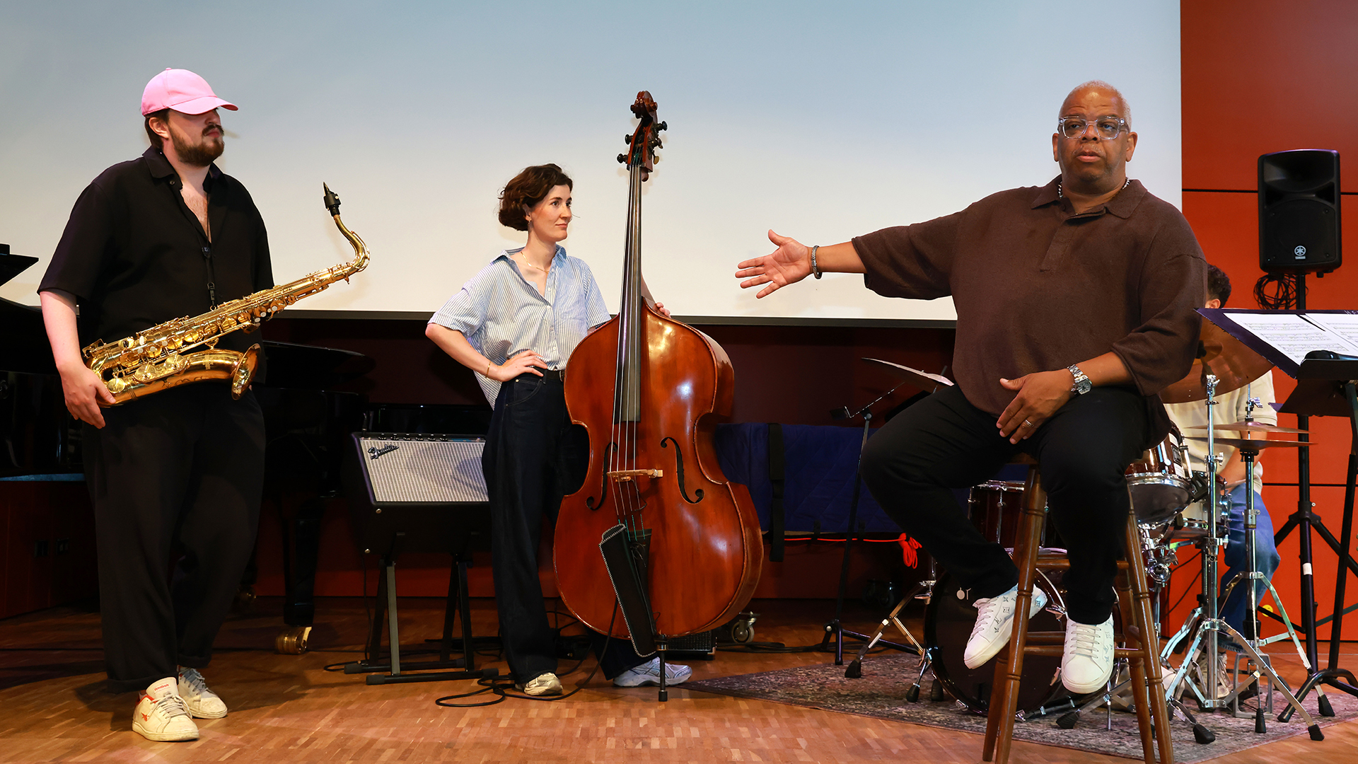 Bild in Originalgröße ansehen Bei der Masterclass bringt der Jazzlehrer Studierende und Publikum in einen Dialog. (Foto: Bernd Eßling)