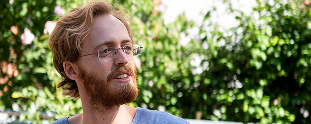 Philipp Neuweiler, Wissenschaftlicher Mitarbeiter am Journalistischen Seminar der JGU, hat die Website gestaltet, die den Rahmen für die Präsentationen bietet. (Foto: Stefan F. Sämmer)