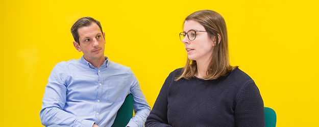 Mit dem Projekt 'Sport/sozial' wollen Prof. Dr. Tim Bindel und Laura Trautmann für mehr soziale Gerechtigkeit sorgen. (Foto: Peter Pulkowski)