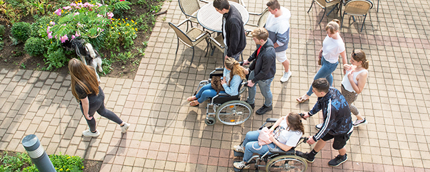 Seit Sommer 2018 erfüllen straffällig gewordene Jugendliche und Studierende der Strafrechtspflege gemeinsam alten Menschen ihre Sehnsüchte. (Foto: Peter Pulkowski)