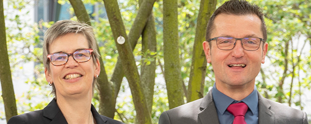 Prof. Dr. Jutta Ernst und Prof. Dr. Oliver Scheiding haben die interdisziplinäre Forschungsgruppe Transnational Periodical Cultures gegründet. (Foto: Stefan F. Sämmer)