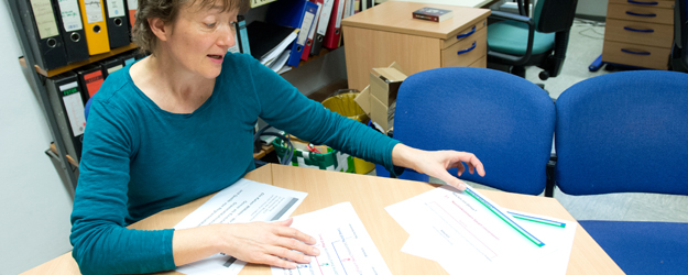 Prof. Dr. Damaris Nübling fand bei ihren Untersuchungen heraus, dass eine Neutralisierung von Namen häufig abwertend vorgenommen wird. (Foto: Peter Pulkowski)