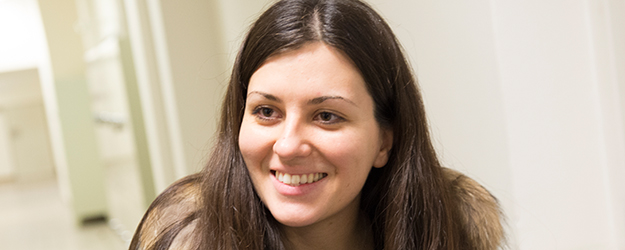 Dr. Maria Slavtscheva hat die Übersetzungsarbeit der Studierenden im Rahmen des von ihr entwickelten Lehrprojekts betreut. (Foto: Peter Pulkowski)