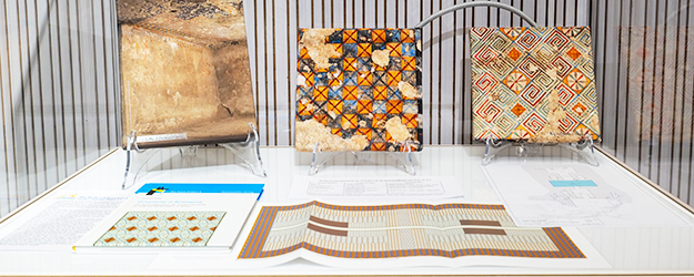 Auch Deckenmalereien aus verschiedenen Grabkammern sind in der Ausstellung 'Asyut’s Fourteen' zu sehen. (Foto: Stefan F. Sämmer)