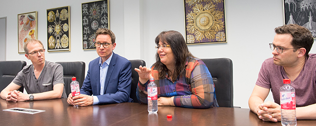 (v.l.) Prof. René Ketting, Dr. Ralf Dahm, Prof. Susanne Foitzik und Prof. Brian Luke planen auf Grundlage des Forschungsschwerpunkts GeneRED weitere gemeinsame Forschungsprojekte. (Foto: Peter Pulkowski)