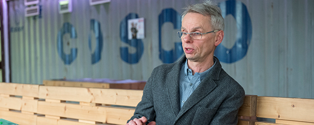 Gemeinsam mit anderen Wissenschaftlerinnen und Wissenschaftlern will Daniels seine transdisziplinäre Videotheorie an der JGU erarbeiten. (Foto: Stefan F. Sämmer)