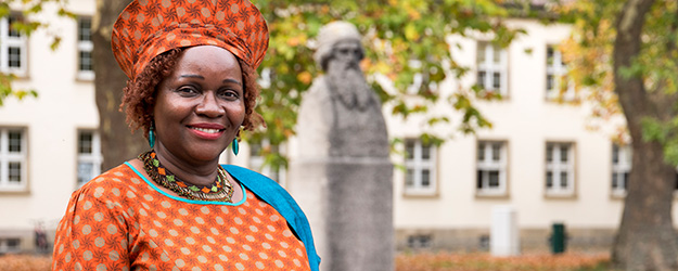 Mit Prof. Dr. Musa Dube ist eine international führende Bibelforscherin mit dem Gutenberg Teaching Award 2017 ausgezeichnet worden. (Foto: Stefan F. Sämmer)