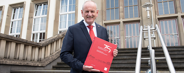 Der Historiker Prof. Dr. Michael Kißener leitete das Projekt zur Erstellung der Festschrift. (Foto: Peter Pulkowski)