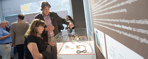 Als Teil der XENON-Kollaboration suchen Mainzer Physikerinnen und Physiker in einem internationalen Forscherteam nach Dunkler Materie. (Foto: Peter Pulkowski)