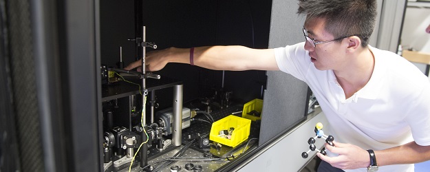 Die Experimente, die Zhiyuan Wang in Mainz durchgeführt hat, waren so erfolgreich, dass er ab Oktober 2018 für weitere zehn Monate in der AG Budker forschen wird. (Foto: Peter Pulkowski)