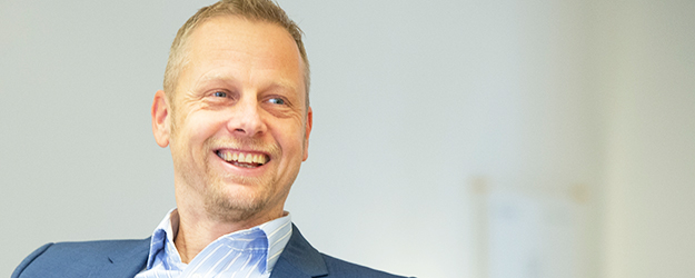 Gutenberg-Alumnus Andreas Benhof regte bei seinem Arbeitgeber die Stiftung eines Deutschlandstipendiums an der JGU an. (Foto: Peter Pulkowski)