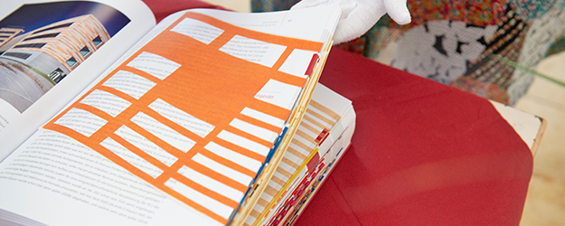 Einblick in Katharina Fischborns künstlerische Gestaltung der JGU-Festschrift (Foto: Peter Pulkowski)